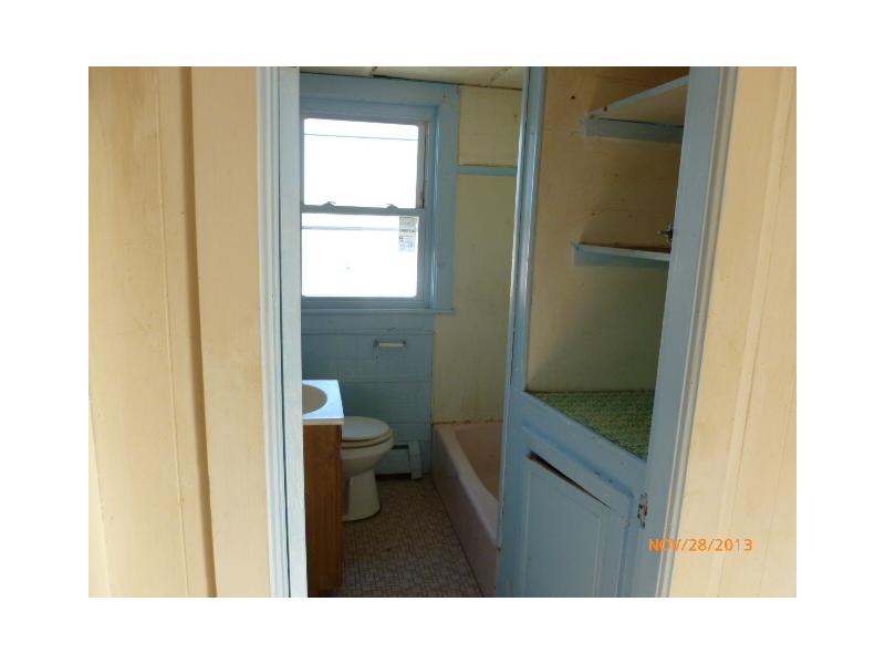 213 Meadow Street Pawtucket, RI 02860 - Photo 13 of 13 Bathroom.