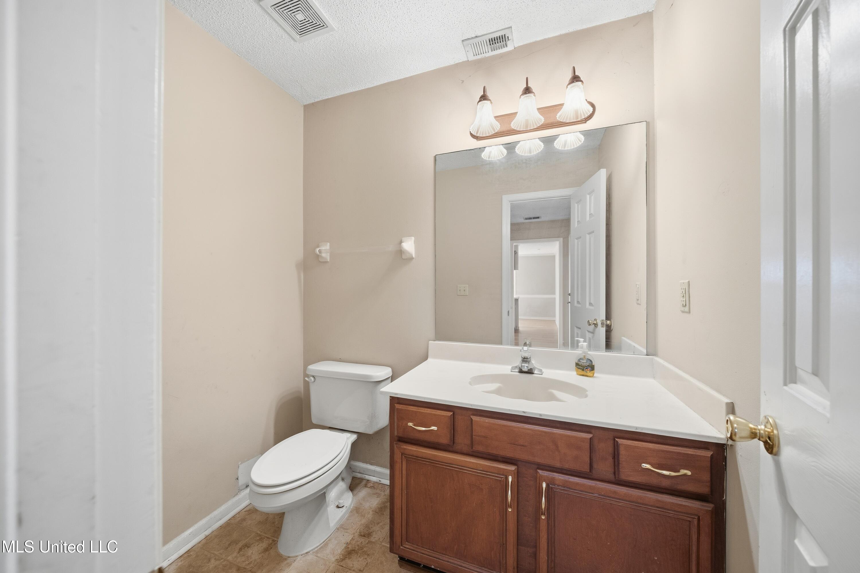 8891 Shellflower Drive Southaven, MS 38671 - Photo 8 of 18 full-41