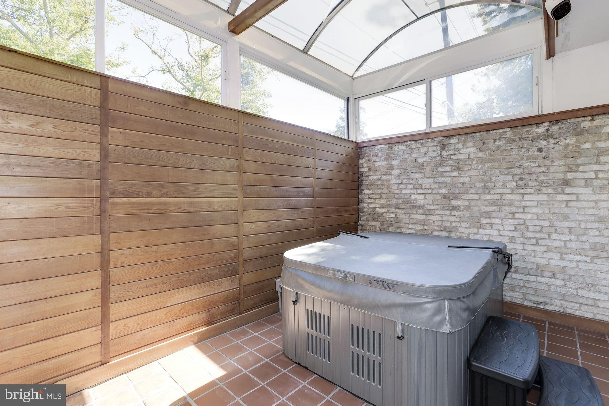 4870 Reservoir Road Northwest Washington, DC 20007 - Photo 21 of 44 Hot Tub