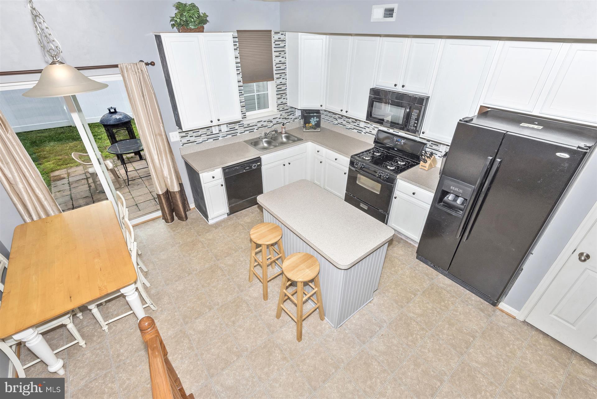 640 Tivoli Road Frederick, MD 21703 - Photo 11 of 29 Kitchen has glass tile backsplash