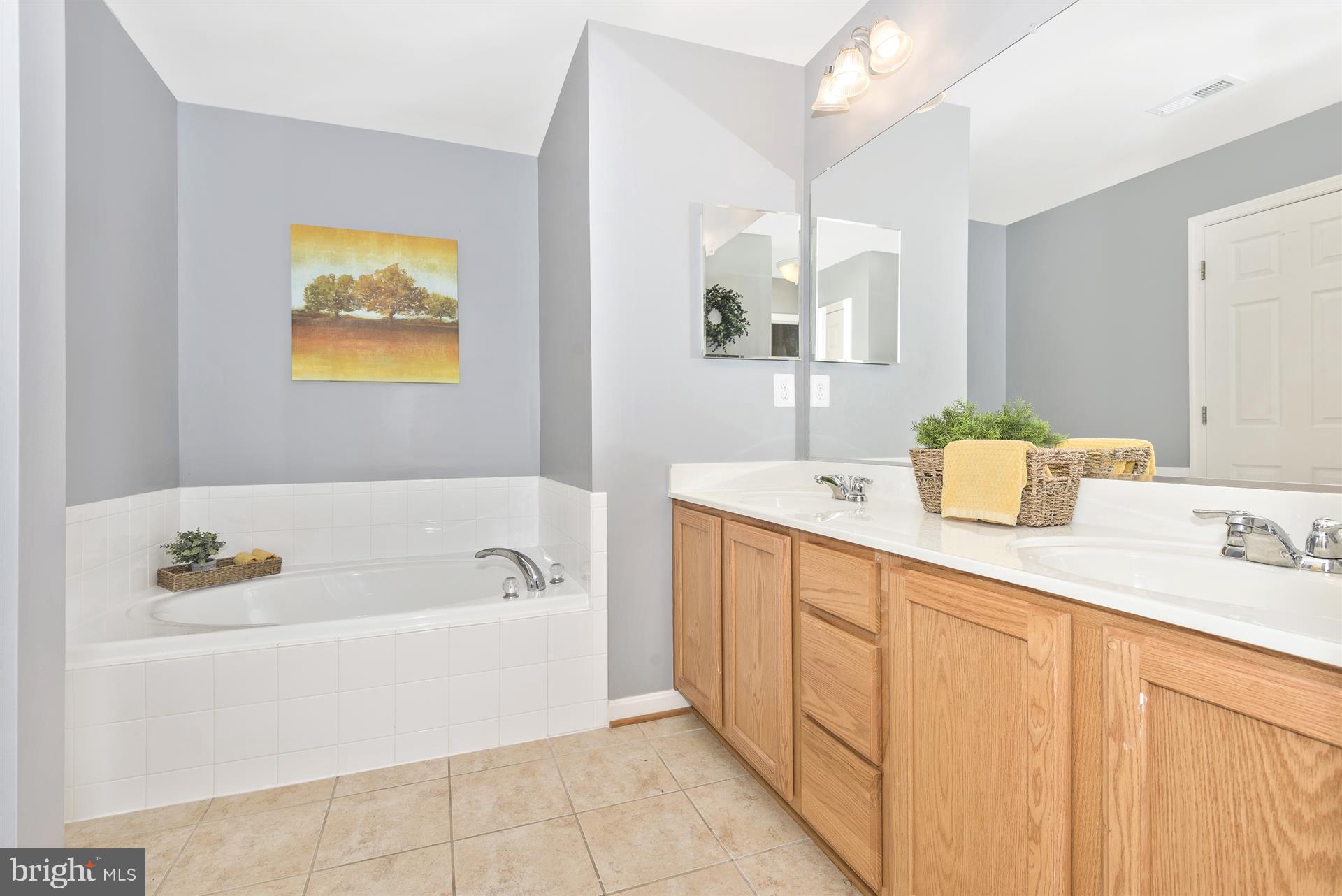 640 Tivoli Road Frederick, MD 21703 - Photo 22 of 29 Bath (Master) has large soaking tub