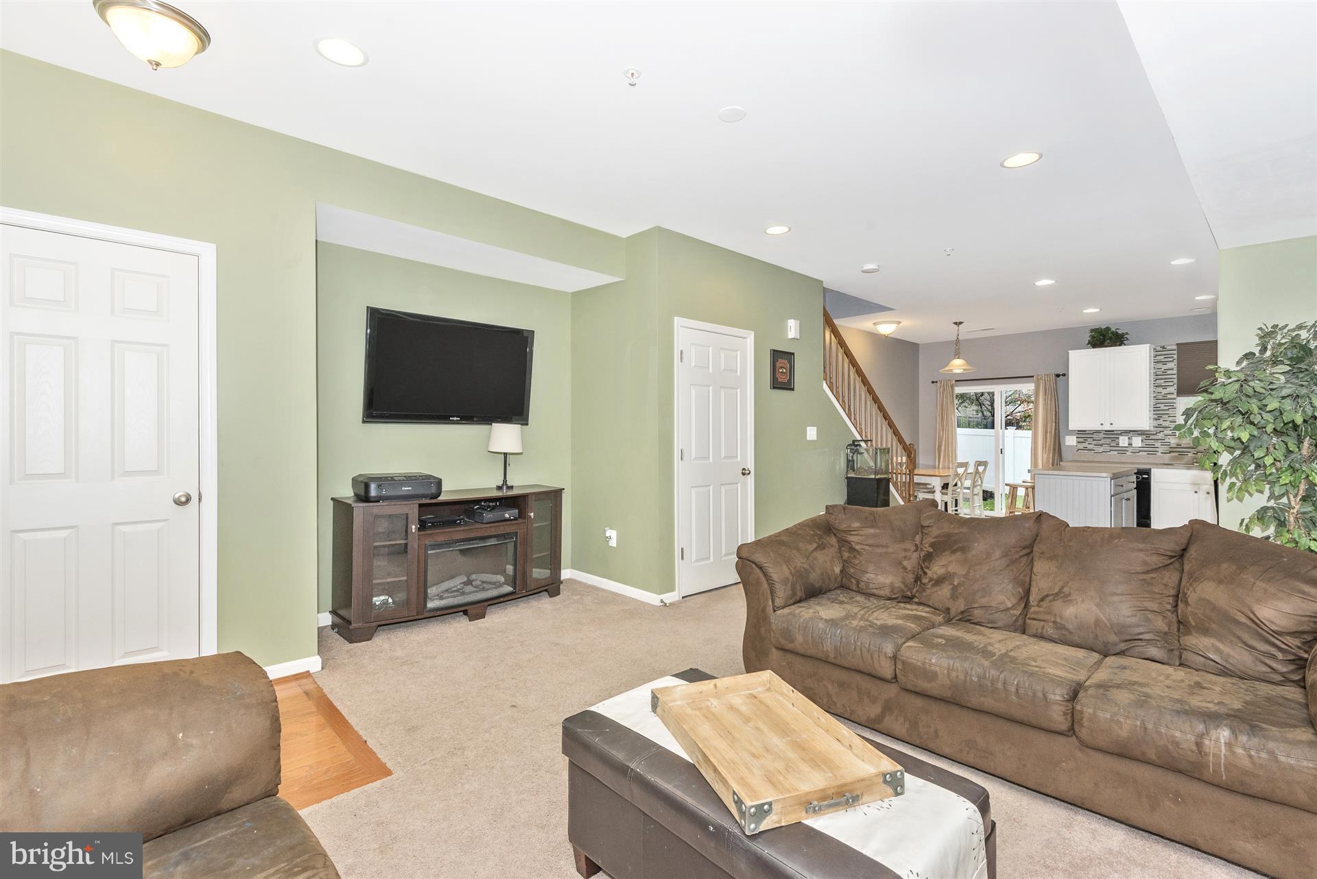 640 Tivoli Road Frederick, MD 21703 - Photo 6 of 29 Living room