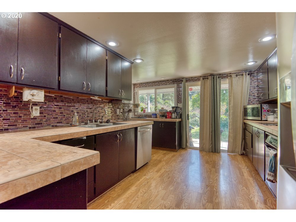 69019 Wildwood Road North Bend, OR 97459 - Photo 13 of 30 Gallery Image 13