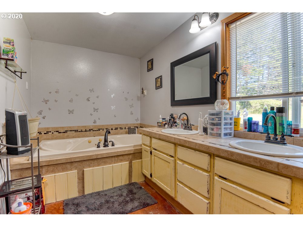 69019 Wildwood Road North Bend, OR 97459 - Photo 17 of 30 Gallery Image 17