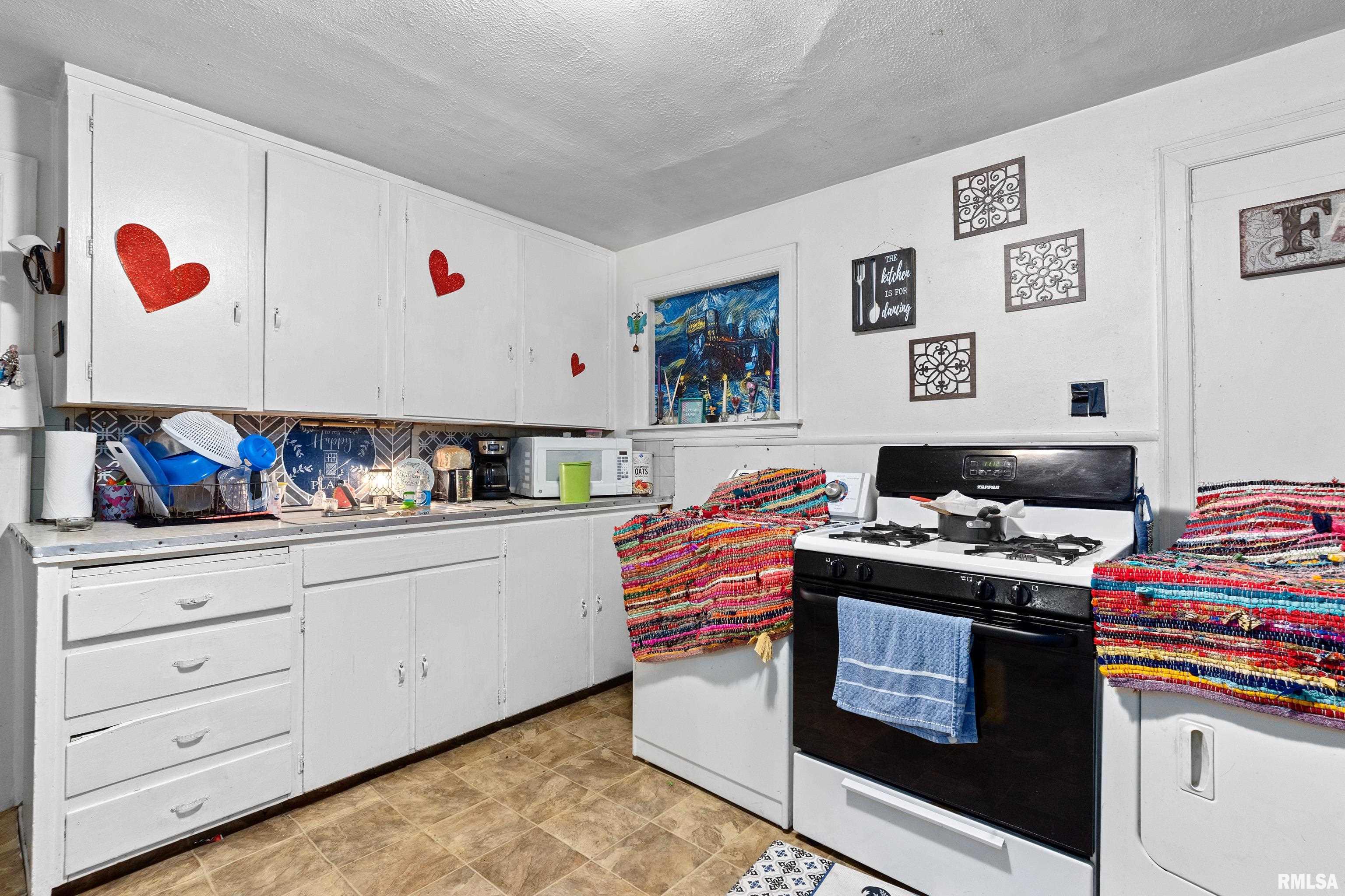 109-111 South Main Street Creve Coeur, IL 61610 - Photo 13 of 15