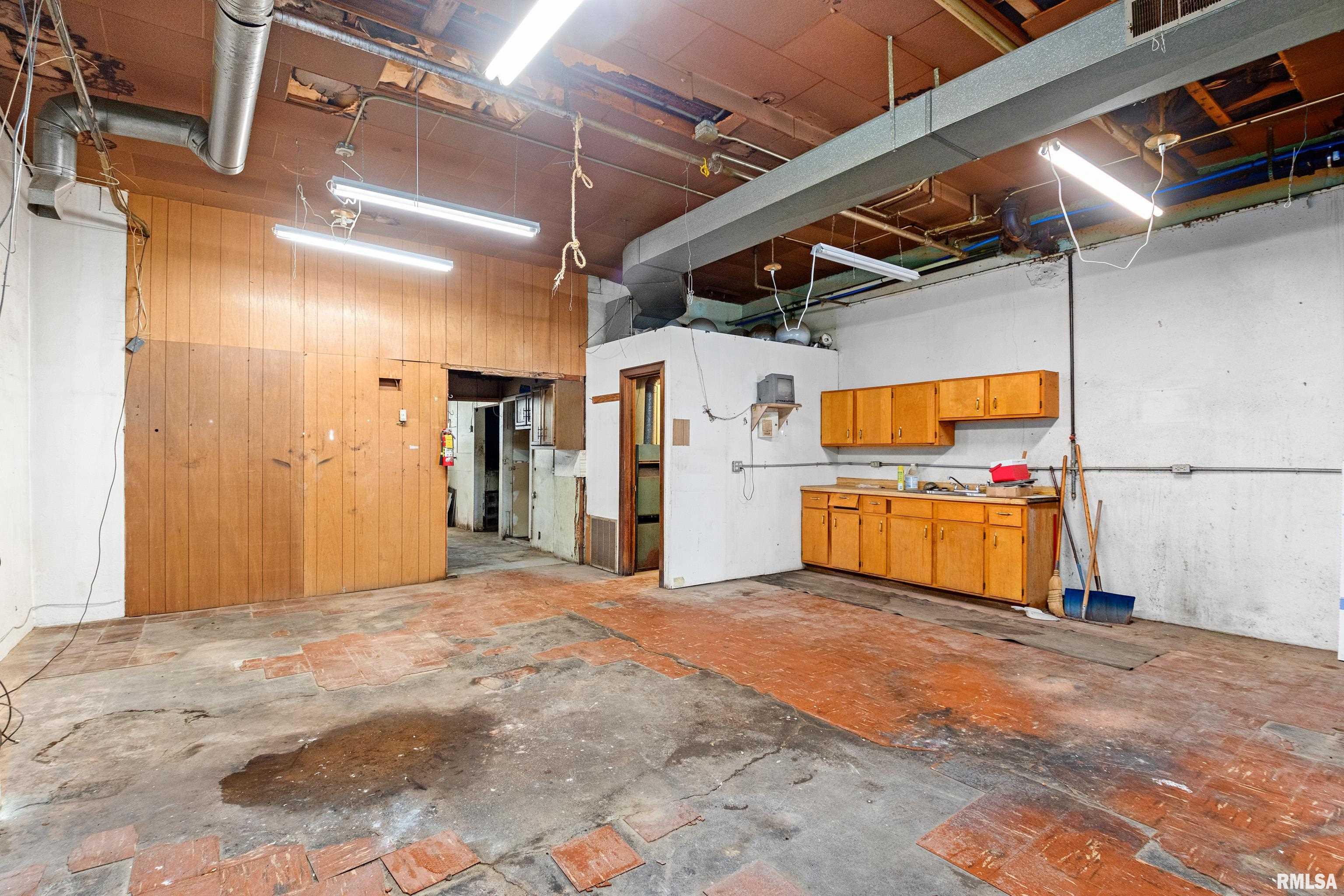 109-111 South Main Street Creve Coeur, IL 61610 - Photo 3 of 15