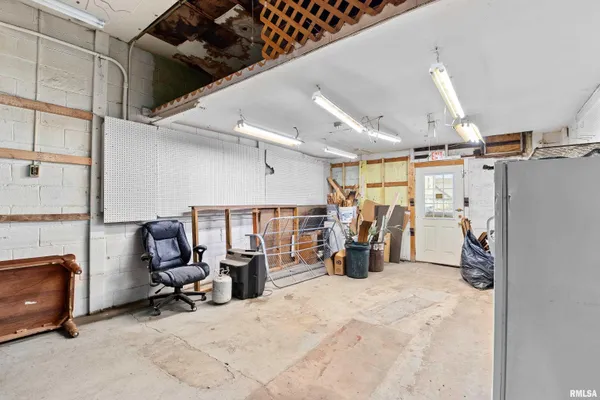 $74,900 | 109-111 South Main Street, Creve Coeur, IL 61610