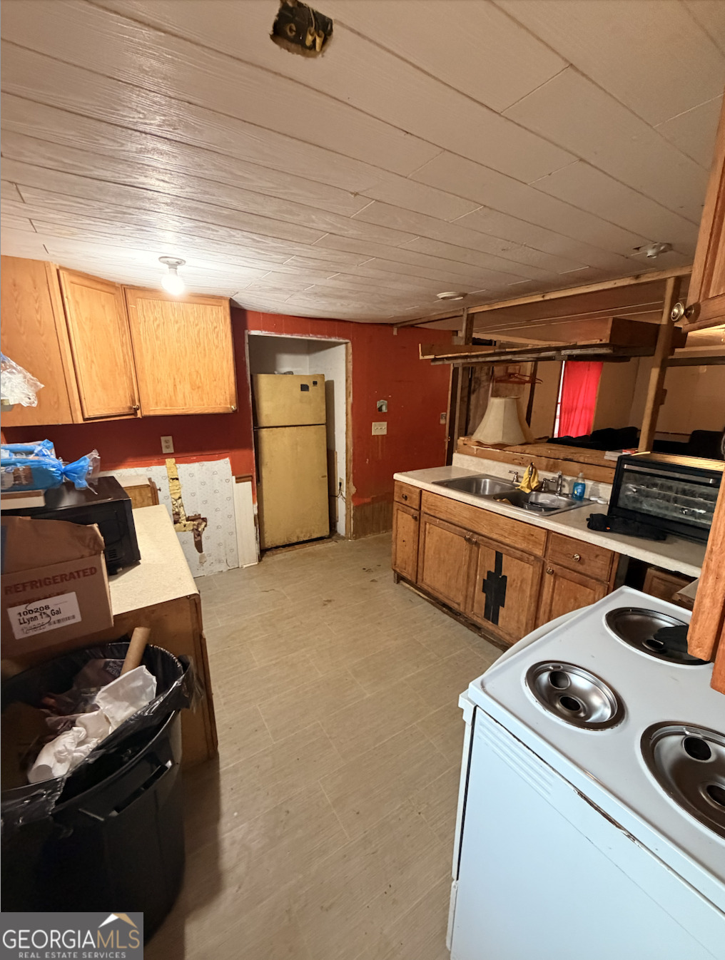 258 Persimmon Street Toccoa, GA 30577 - Photo 5 of 25 a utility room with dryer and washer