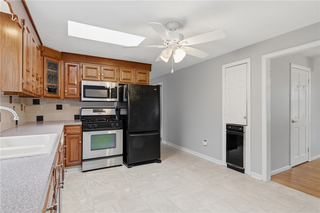 31 Flora Avenue Woonsocket, RI 02895 - Photo 6 of 34
