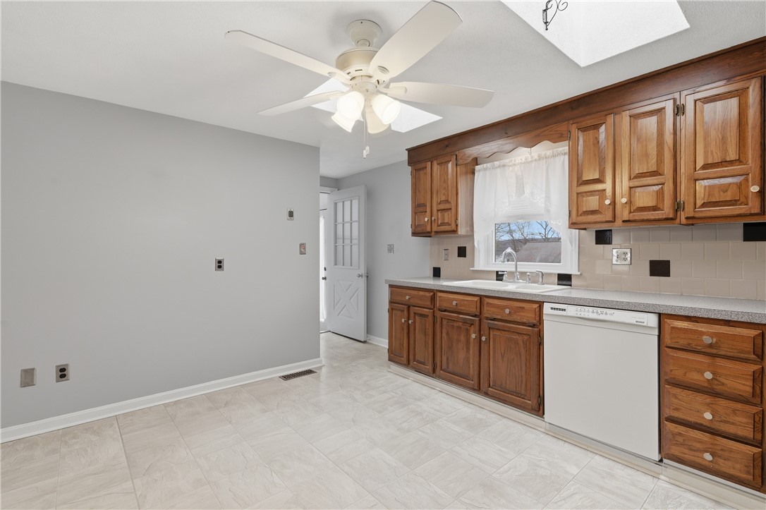 31 Flora Avenue Woonsocket, RI 02895 - Photo 7 of 34