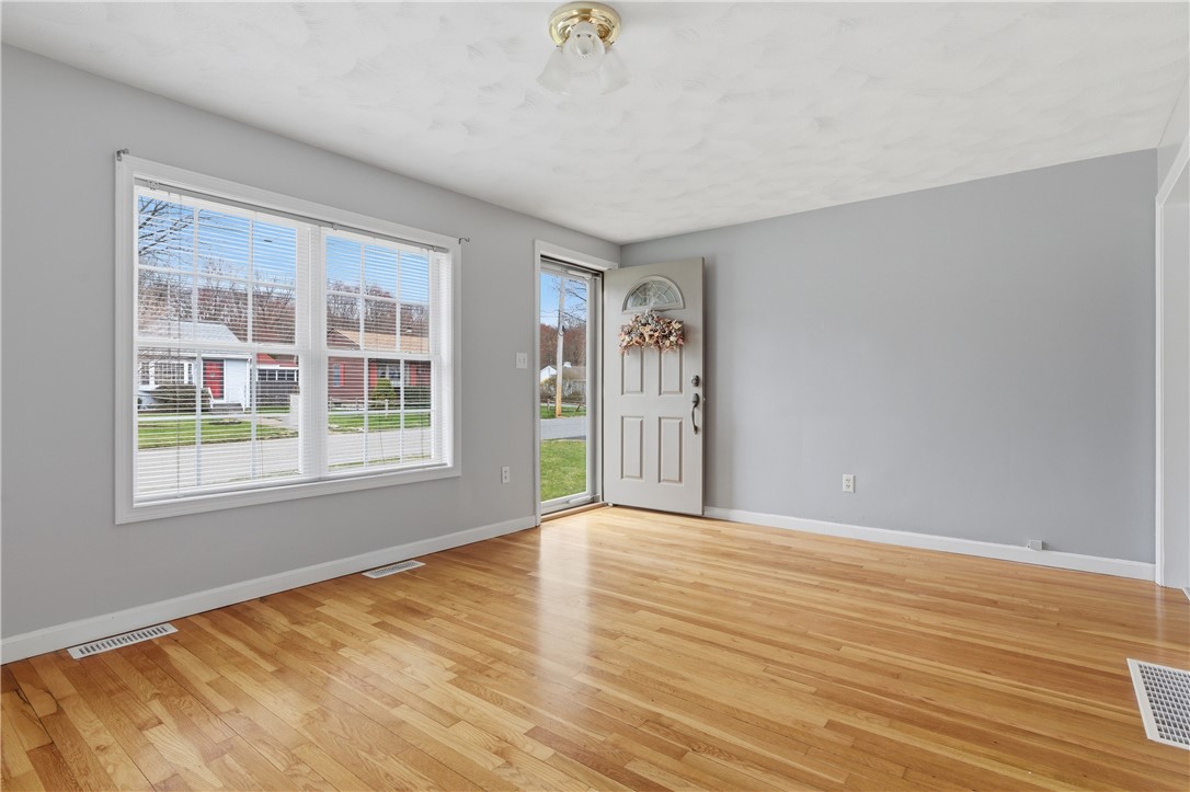 31 Flora Avenue Woonsocket, RI 02895 - Photo 8 of 34