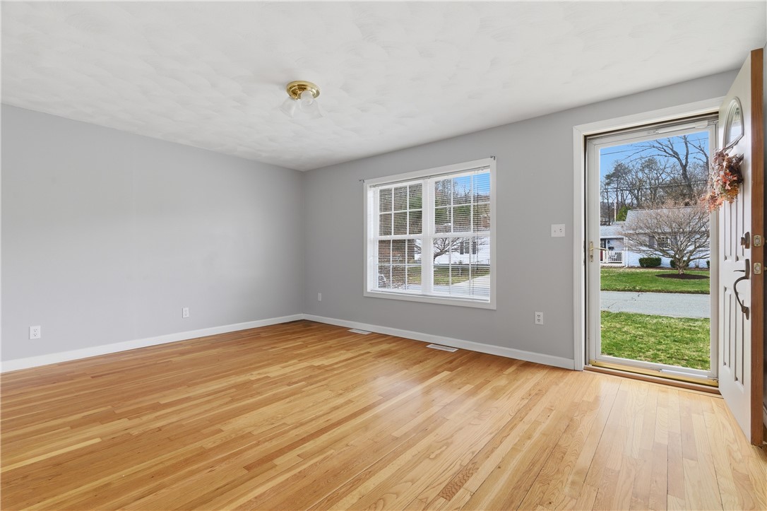 31 Flora Avenue Woonsocket, RI 02895 - Photo 10 of 34