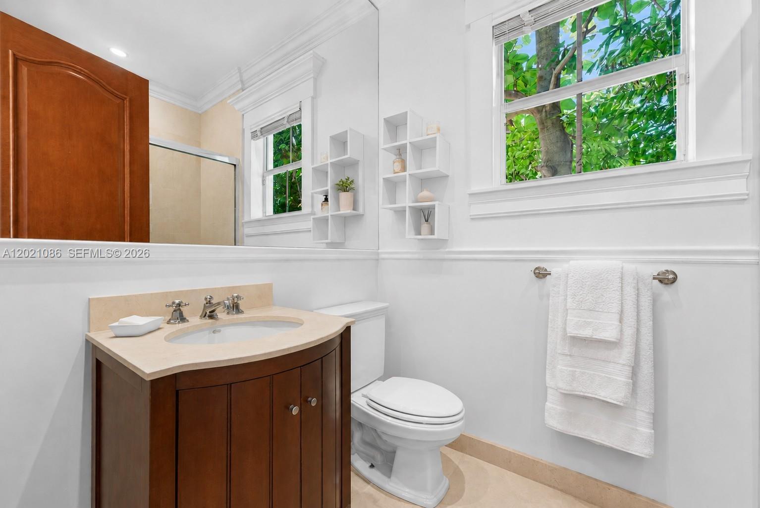 442 Ridgewood Road Key Biscayne, FL 33149 - Photo 23 of 35