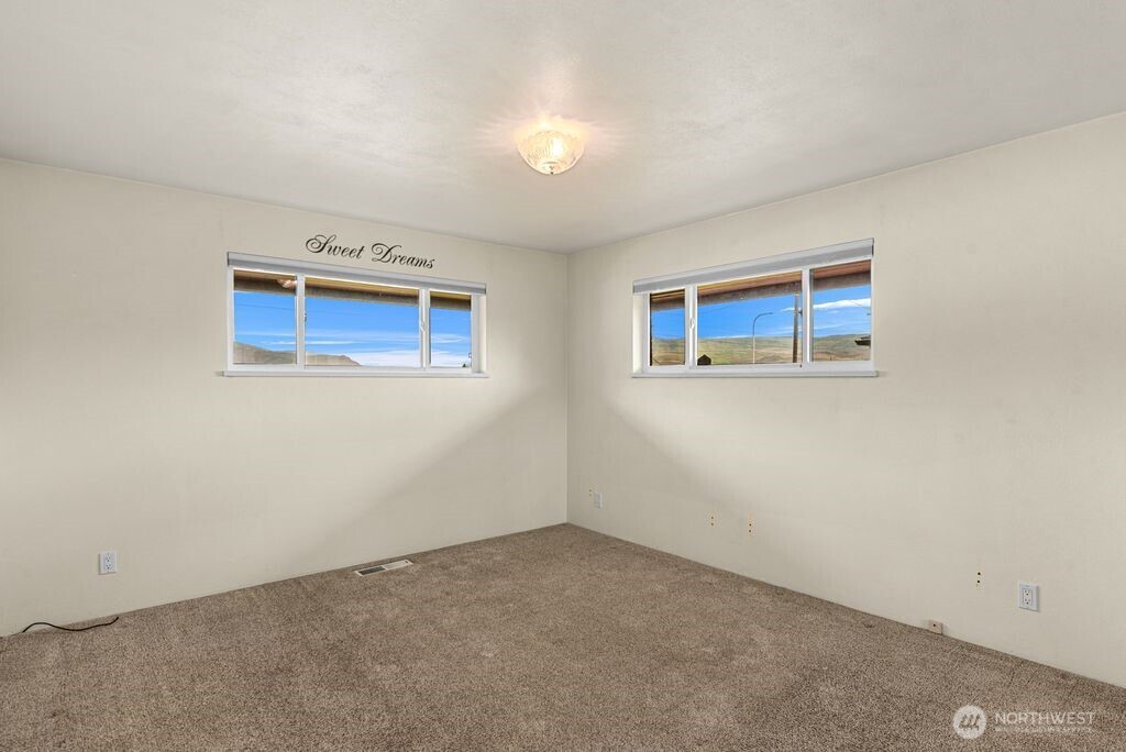 1909 Springwater Avenue Wenatchee, WA 98801 - Photo 20 of 34
