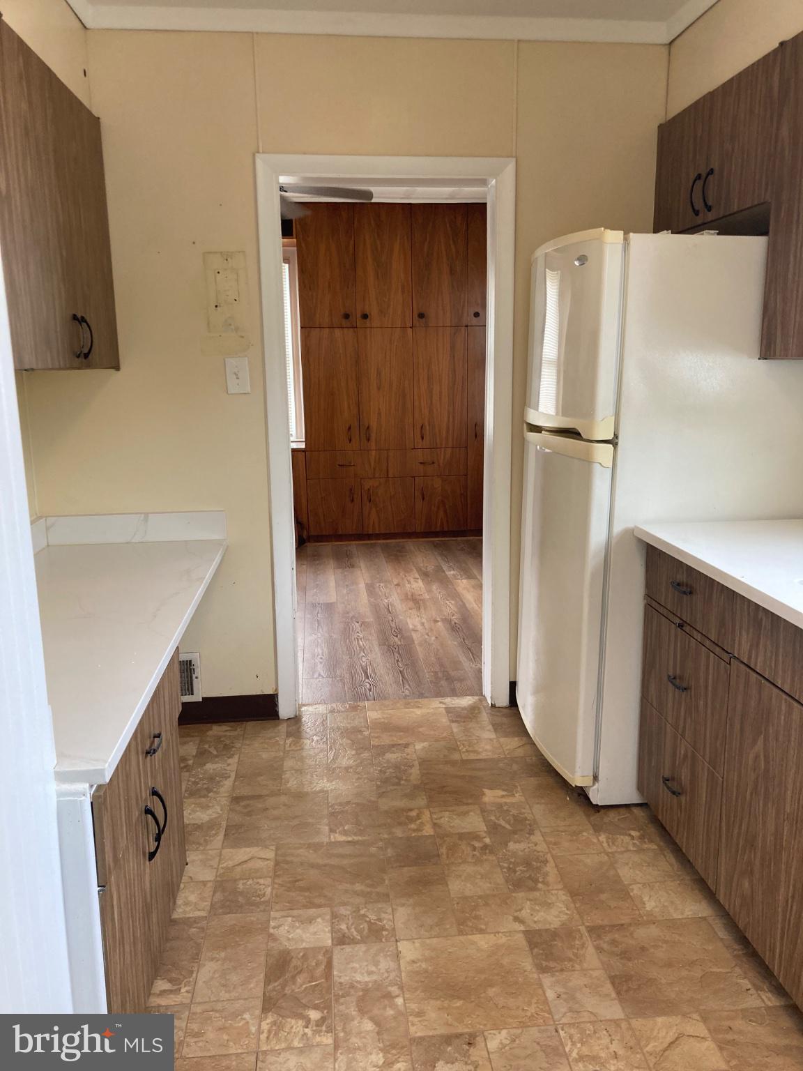1607 Leslie Road Dundalk, MD 21222 - Photo 26 of 37 Kitchen with breakfast bar