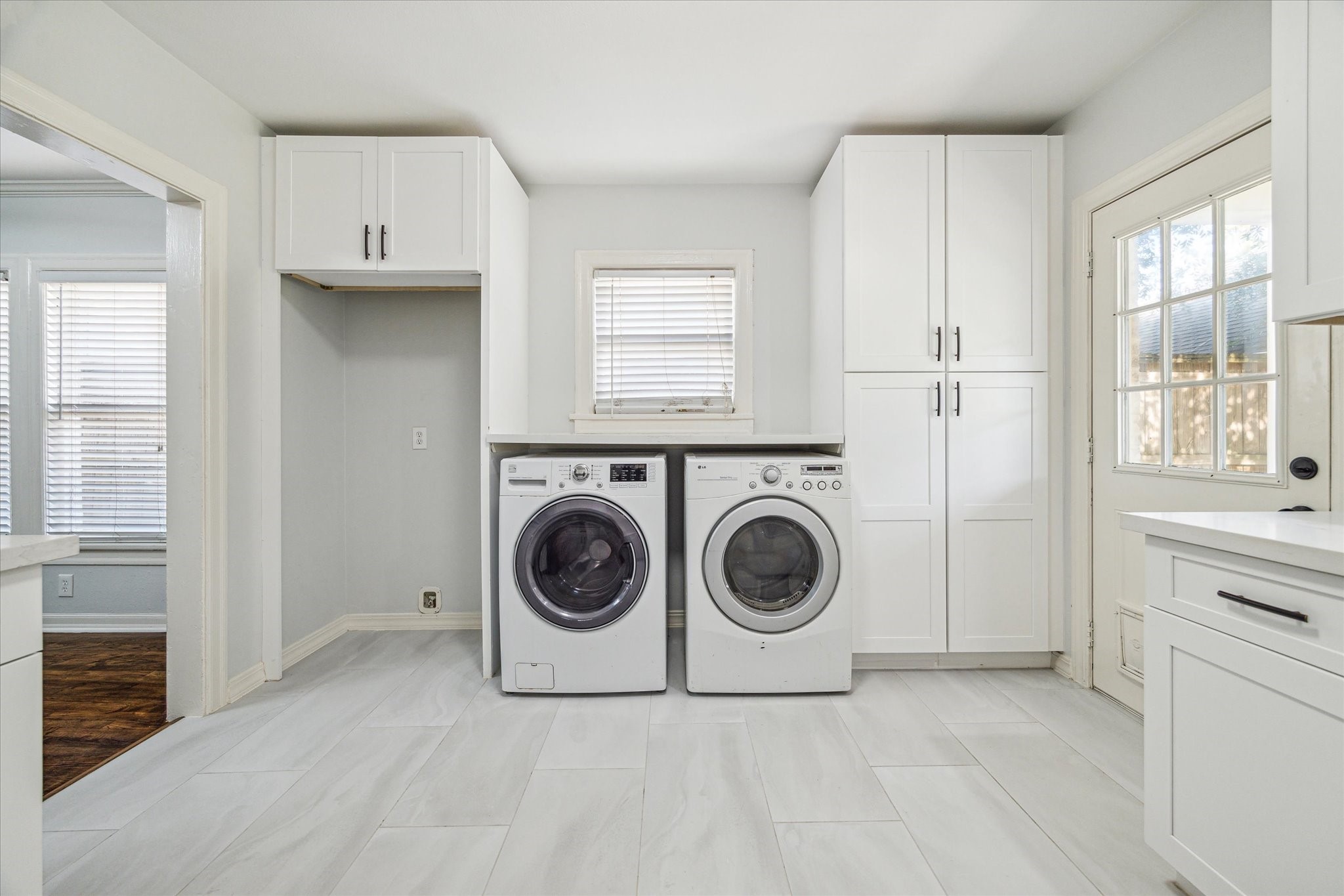 1745 Lexington Street Houston, TX 77098 - Photo 4 of 15