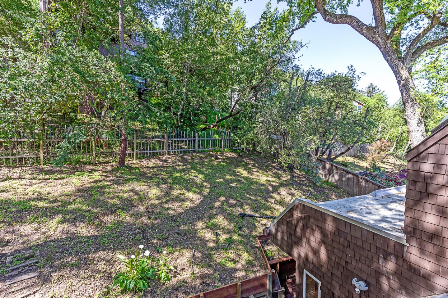 128 Los Trancos Circle Portola Valley, CA 94028 - Photo 26 of 38 a backyard of a house with lots of green space