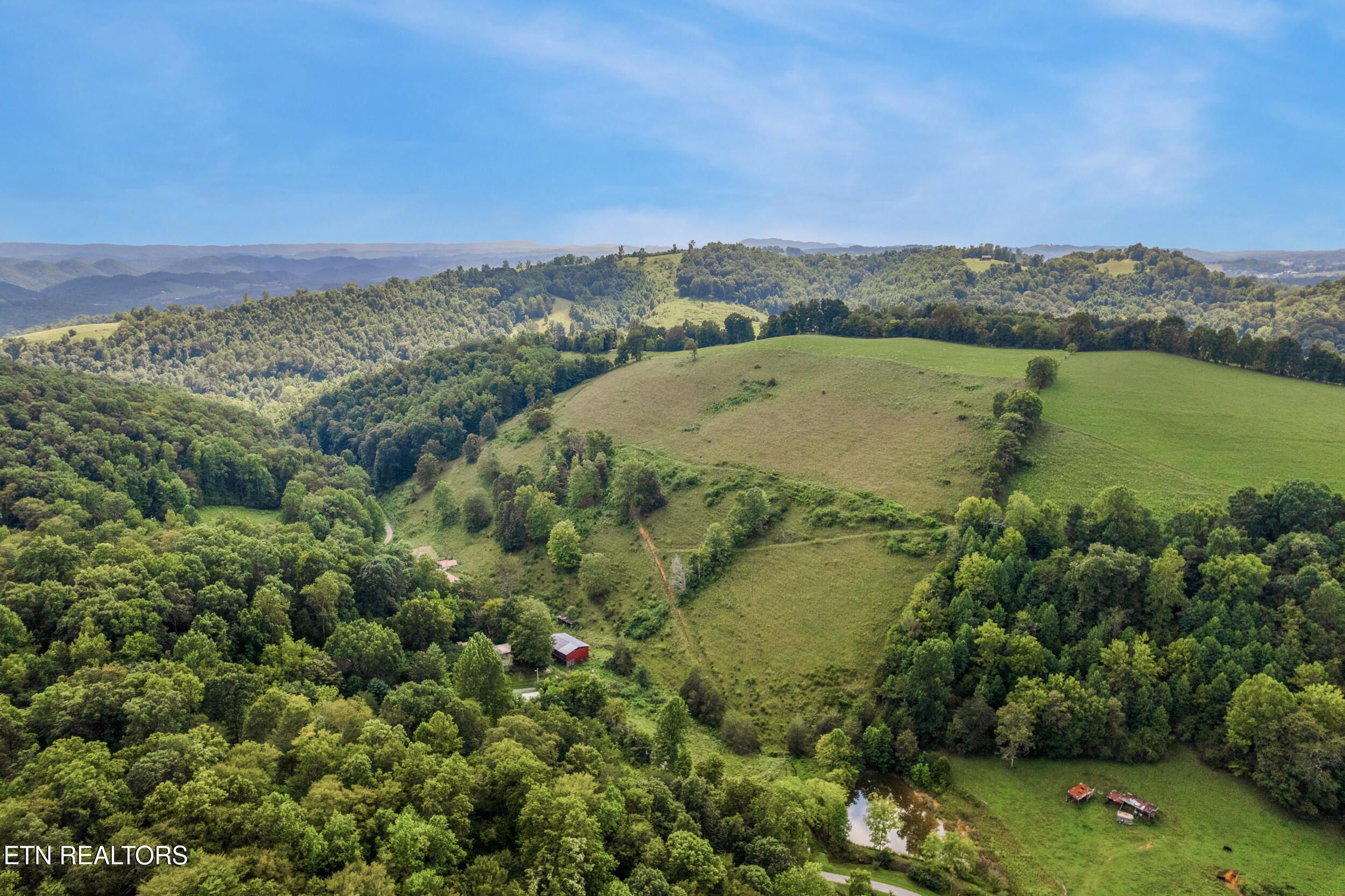 323 Vannoy Road Tazewell, TN 37879 - Photo 19 of 43 016