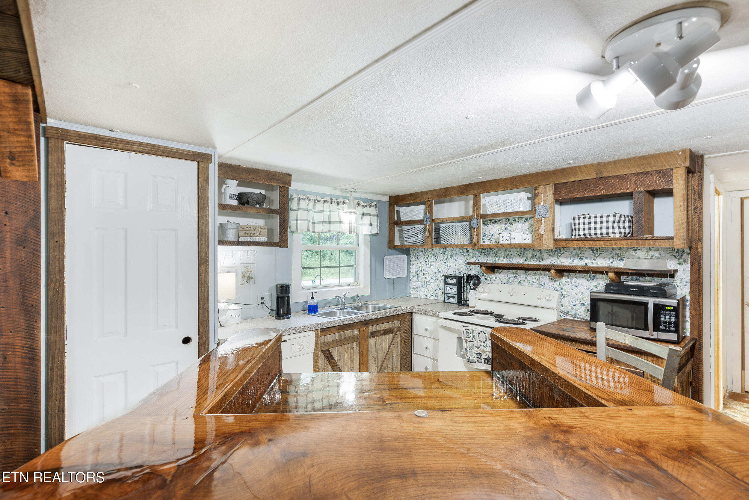 323 Vannoy Road Tazewell, TN 37879 - Photo 38 of 43 034