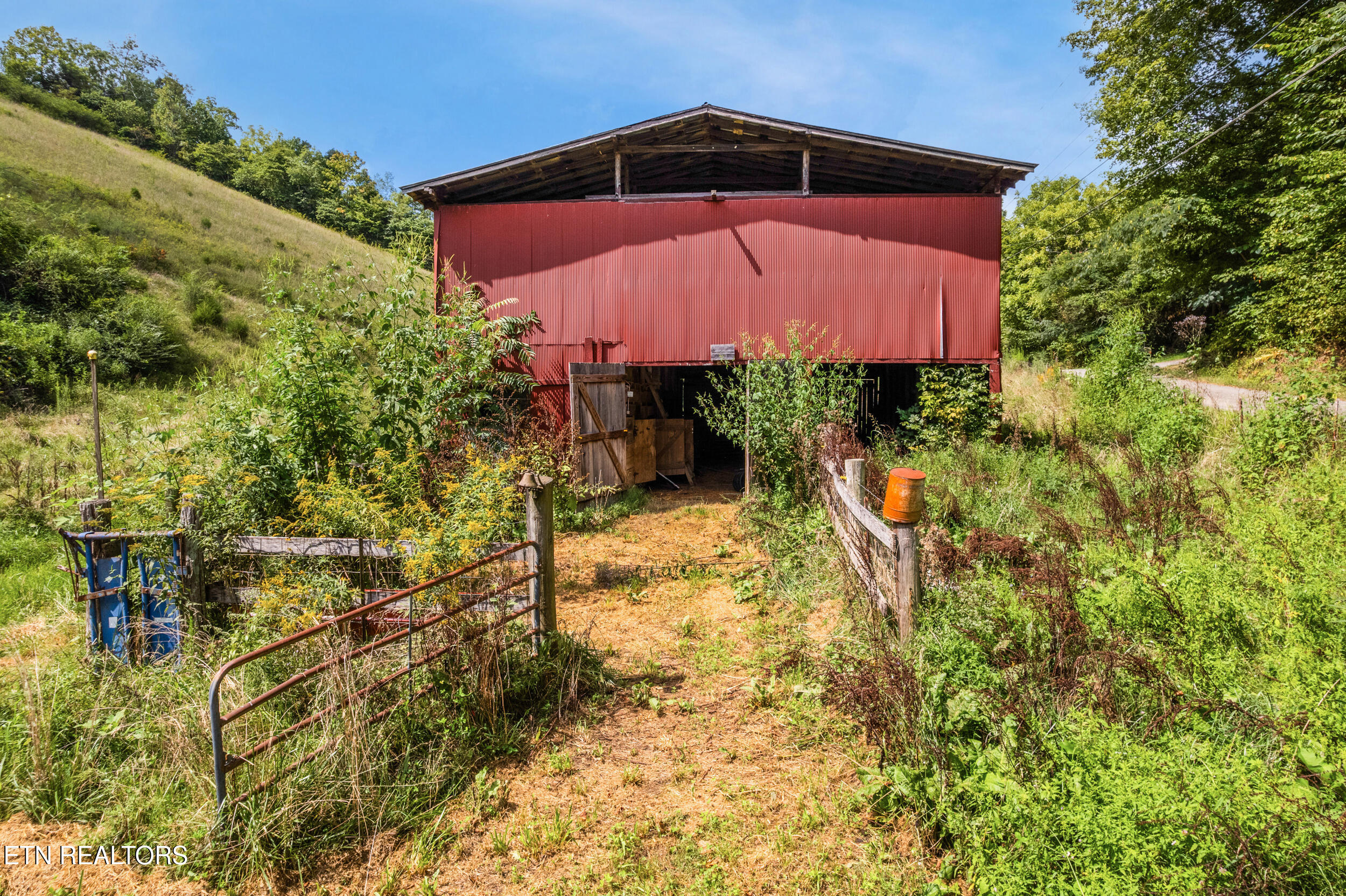 323 Vannoy Road Tazewell, TN 37879 - Photo 9 of 43 009