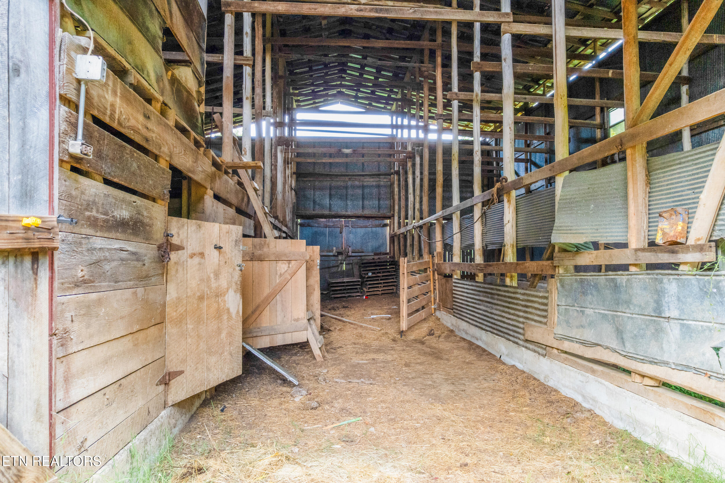 323 Vannoy Road Tazewell, TN 37879 - Photo 10 of 43 010