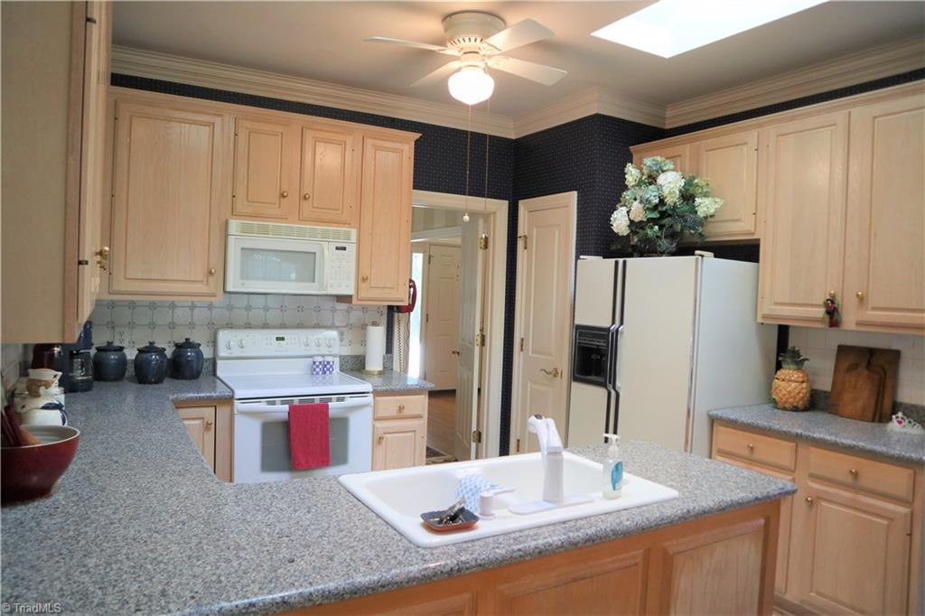 1236 Gatehouse Road High Point, NC 27262 - Photo 6 of 17 Gallery Image 6