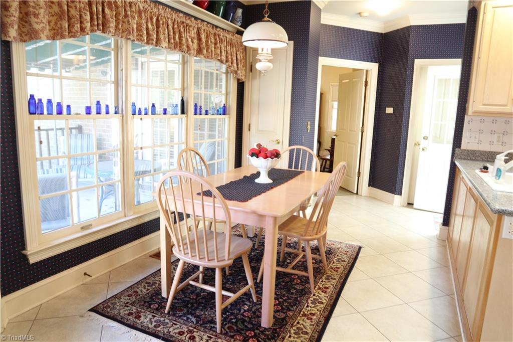 1236 Gatehouse Road High Point, NC 27262 - Photo 7 of 17 Breakfast Room with nice light