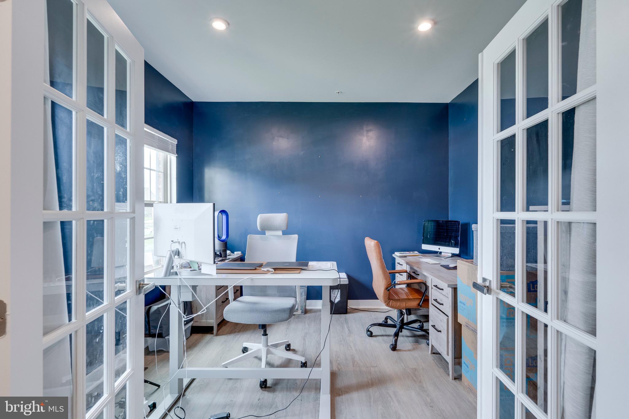 9004 Cavesson Way Upper Marlboro, MD 20772 - Photo 39 of 60 a room with furniture and a book shelf