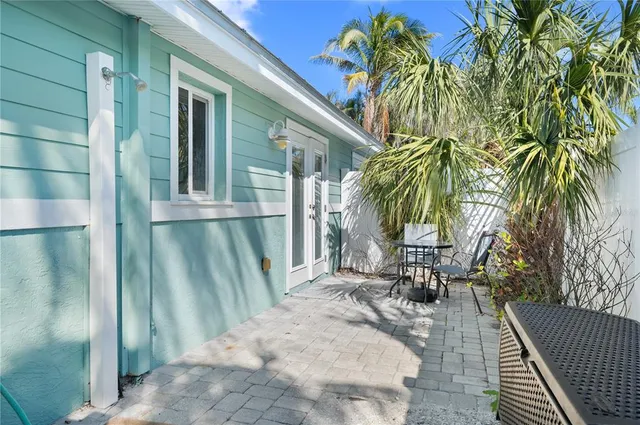 a view of outdoor space yard and porch