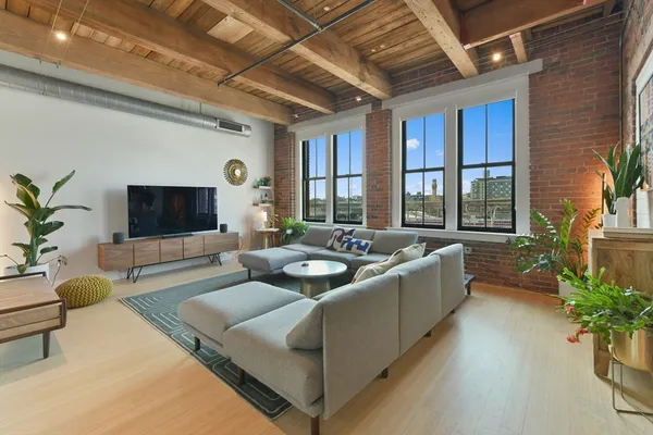 $950,000 | 9 West Broadway, Unit 410, Boston, MA 02127