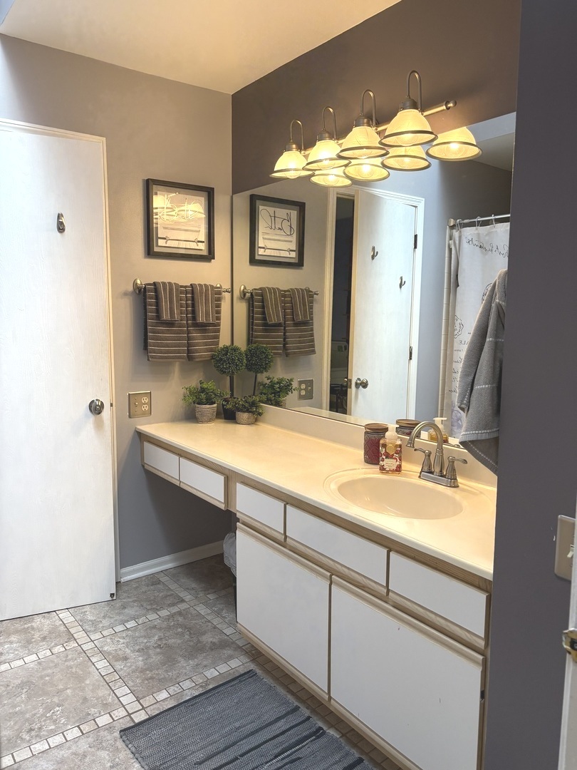 2038 College Green Drive Elgin, IL 60123 - Photo 14 of 21