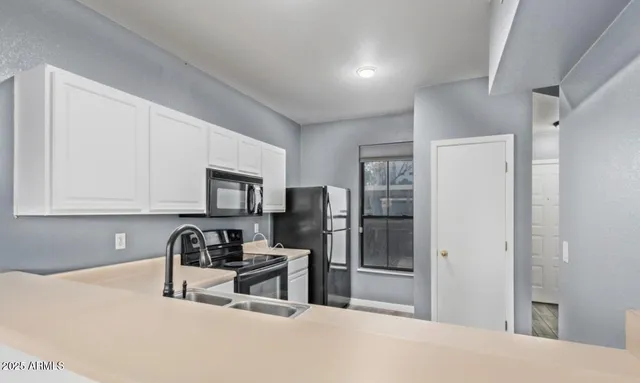 $1,900 | 280 South Elizabeth Way, Unit 14, Chandler, AZ 85225