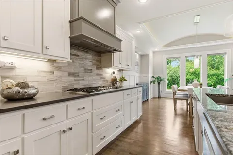 $985,000 | 9603 West 152nd Terrace, Overland Park, KS 66221
