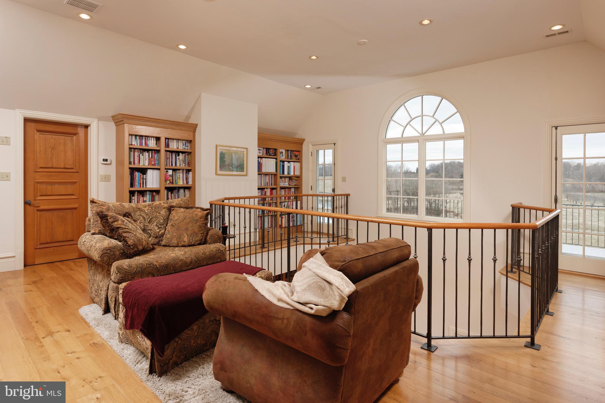 3456 Whiting Road Marshall, VA 20115 - Photo 18 of 69 Upper level library seating area w/panoramic views