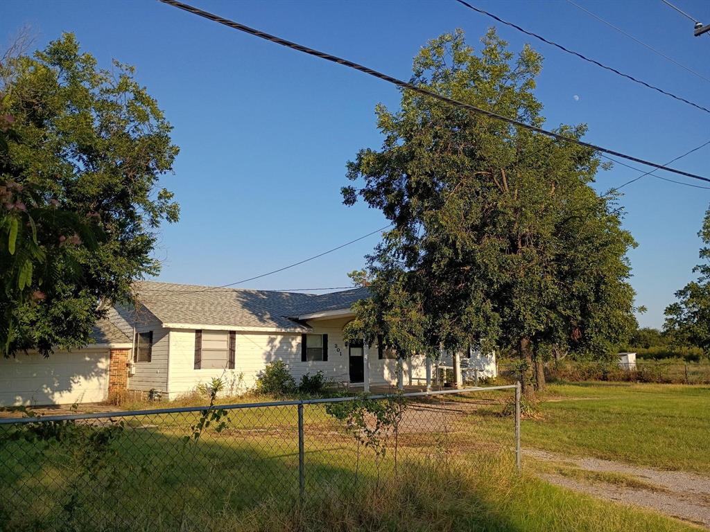 301 Withers Road Mineral Wells, TX 76067 - Photo 5 of 7 a view of a house with a garden