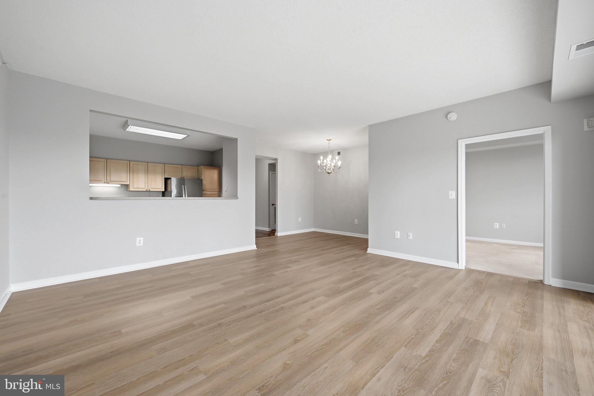 19375 Cypress Ridge Terrace, Unit 922 Leesburg, VA 20176 - Photo 16 of 89 Living Room