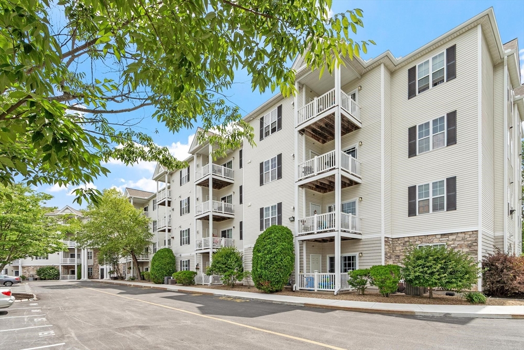 21 Hampshire Road, Unit 408 Methuen, MA 01844 - Photo 3 of 16