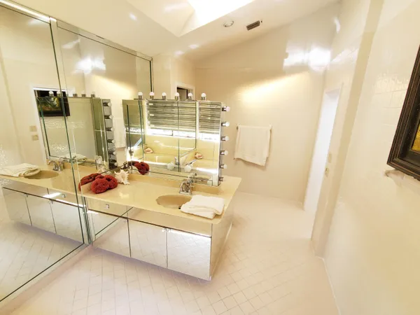 $5,500 | 21742 Club Villa Terrace, Boca Raton, FL 33433