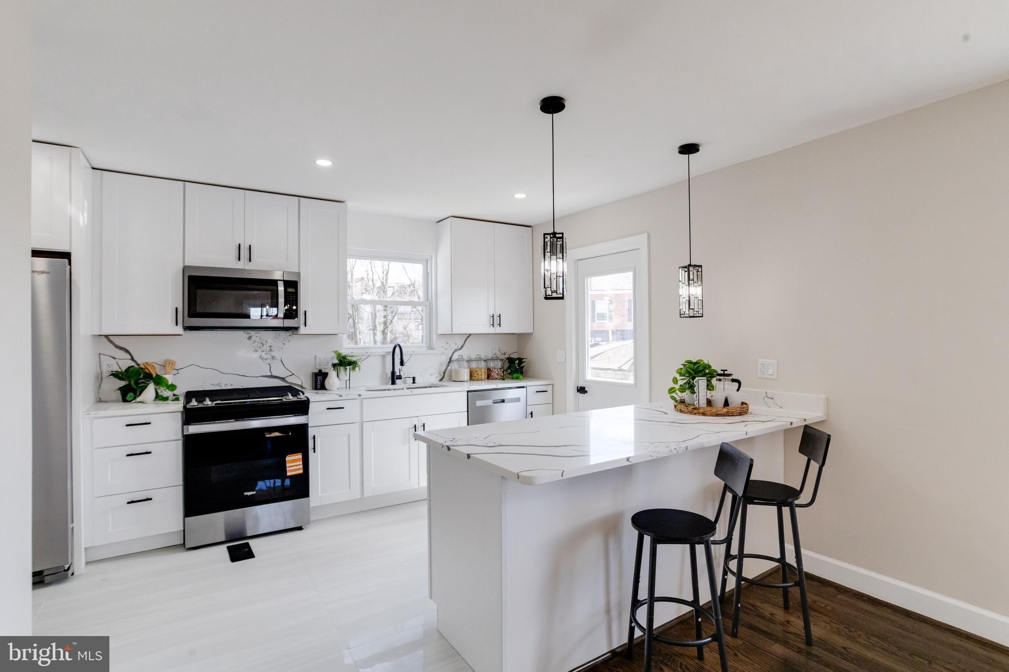 605 Walnut Avenue Baltimore, MD 21229 - Photo 3 of 80