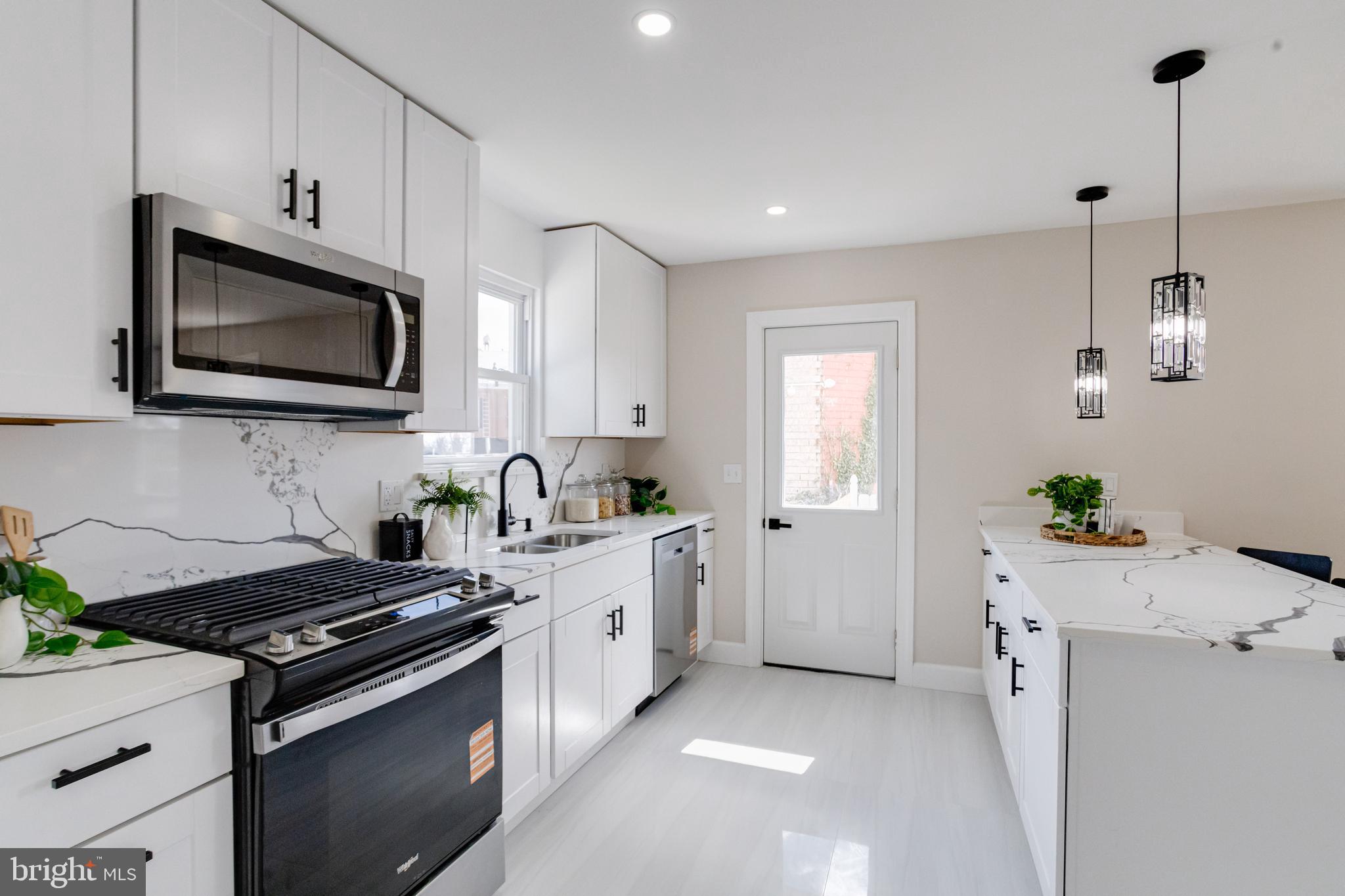 605 Walnut Avenue Baltimore, MD 21229 - Photo 5 of 80