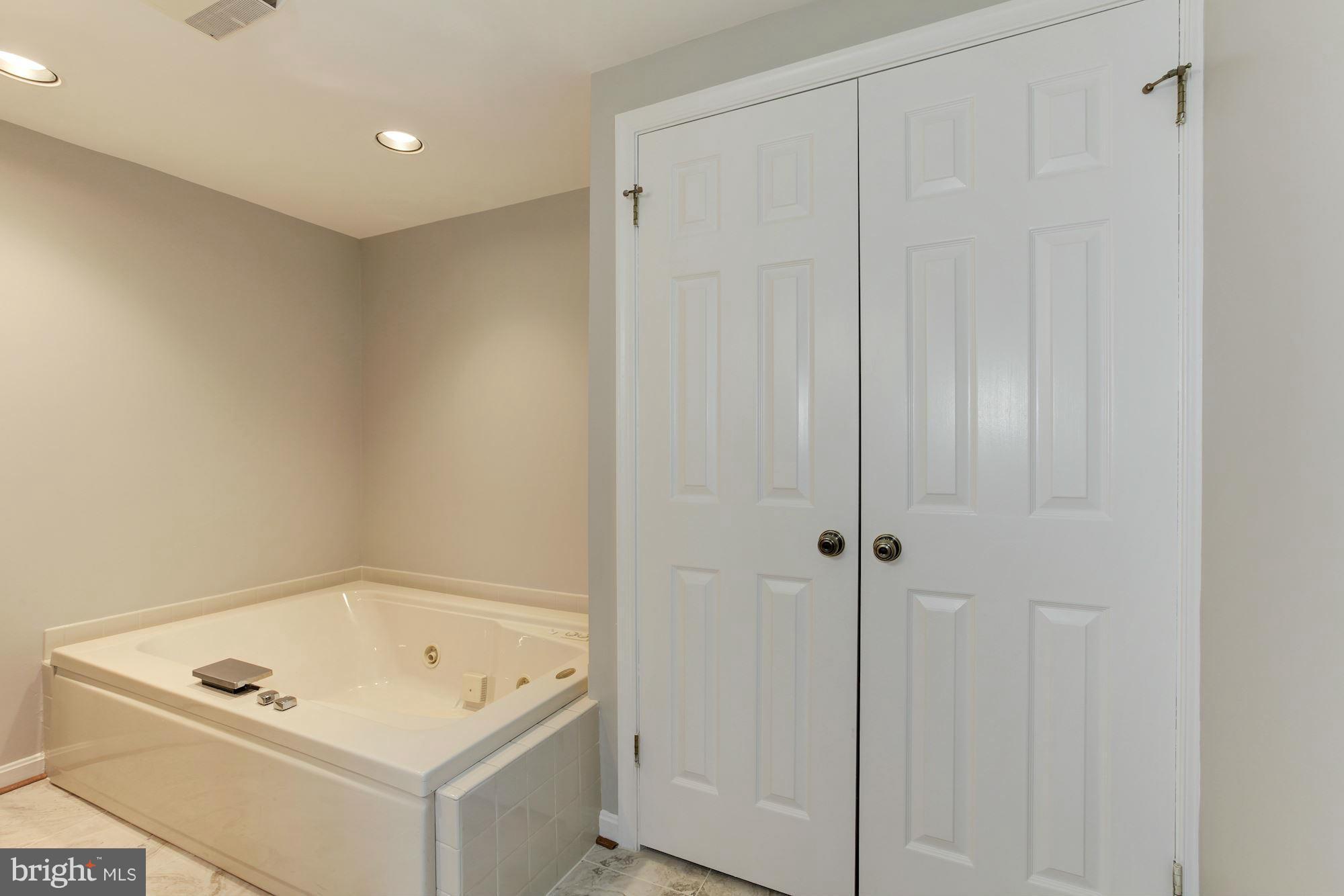 20905 Layton Ridge Drive Gaithersburg, MD 20882 - Photo 24 of 30 Bath