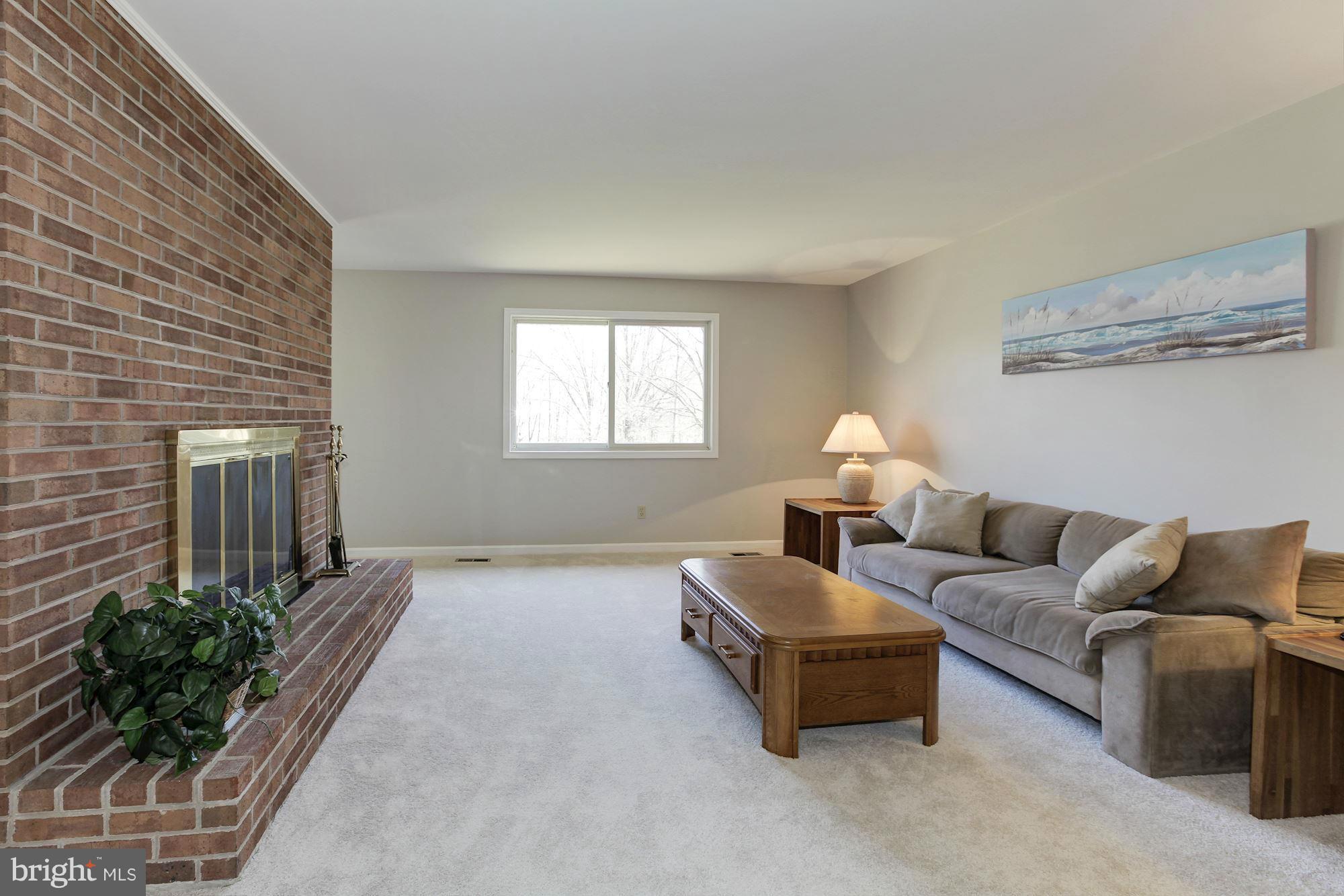 20905 Layton Ridge Drive Gaithersburg, MD 20882 - Photo 5 of 30 Living Room