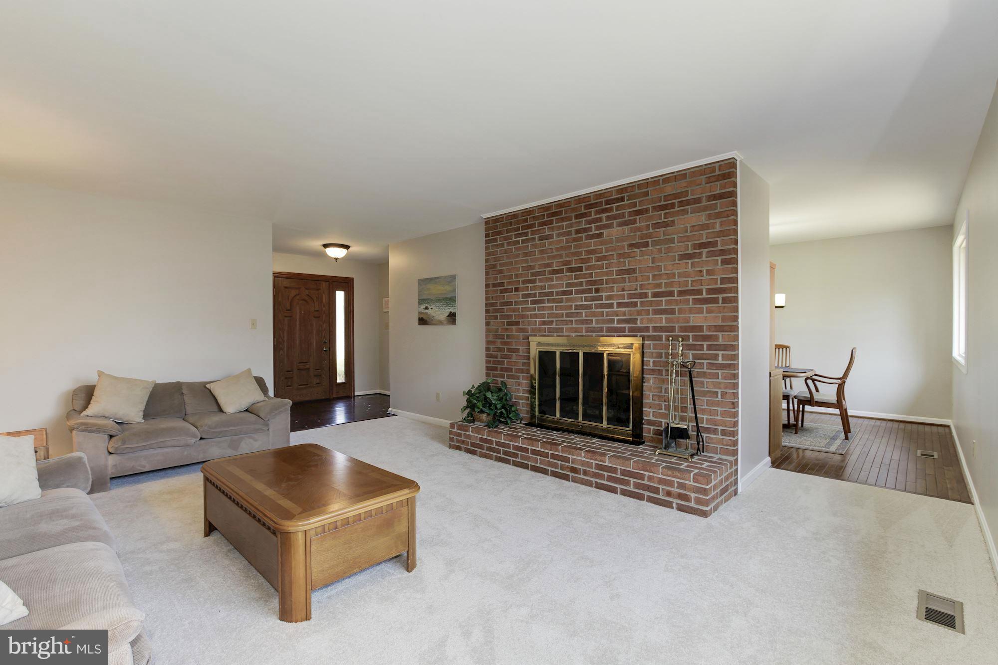 20905 Layton Ridge Drive Gaithersburg, MD 20882 - Photo 6 of 30 Living Room