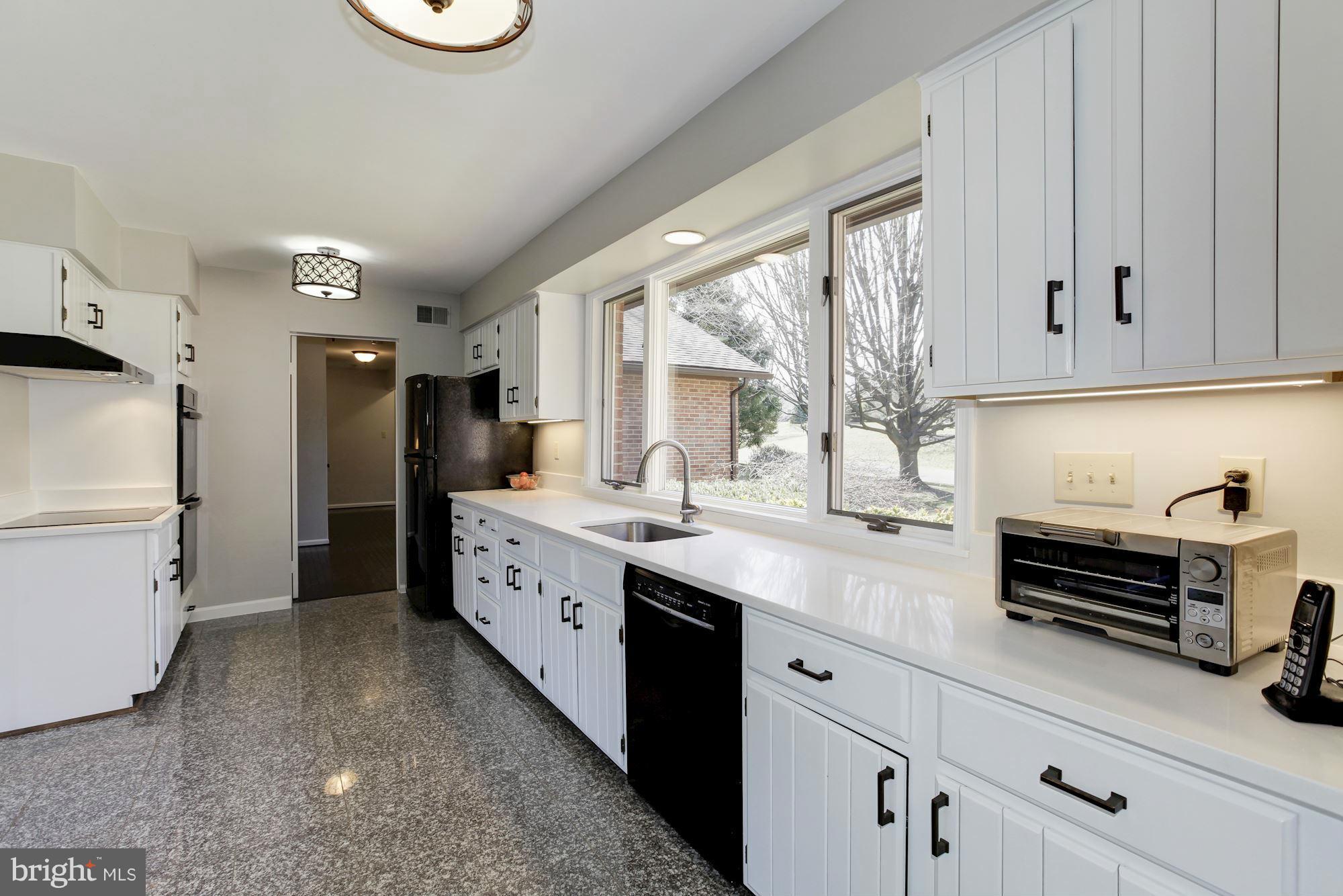 20905 Layton Ridge Drive Gaithersburg, MD 20882 - Photo 9 of 30 Kitchen