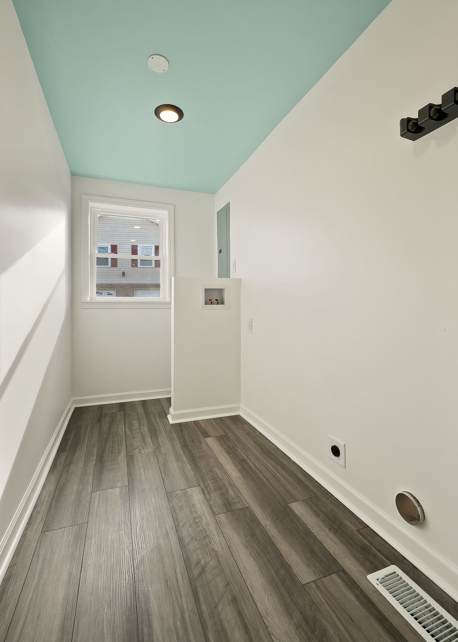 763 Smith Road Smithville, TN 37166 - Photo 10 of 29 a view of utility room with wooden floor
