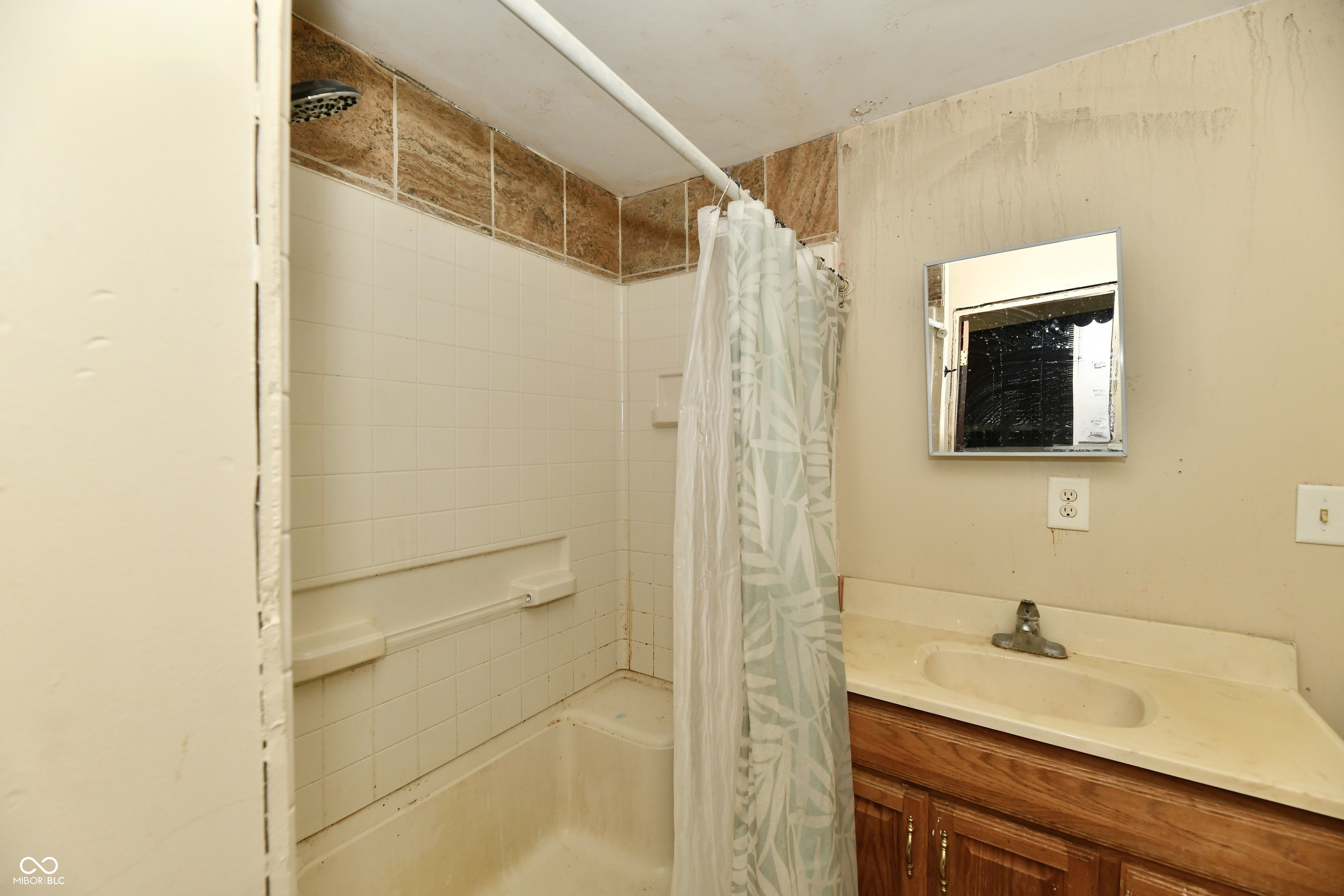 208 East Sherman Street Windfall, IN 46076 - Photo 8 of 21