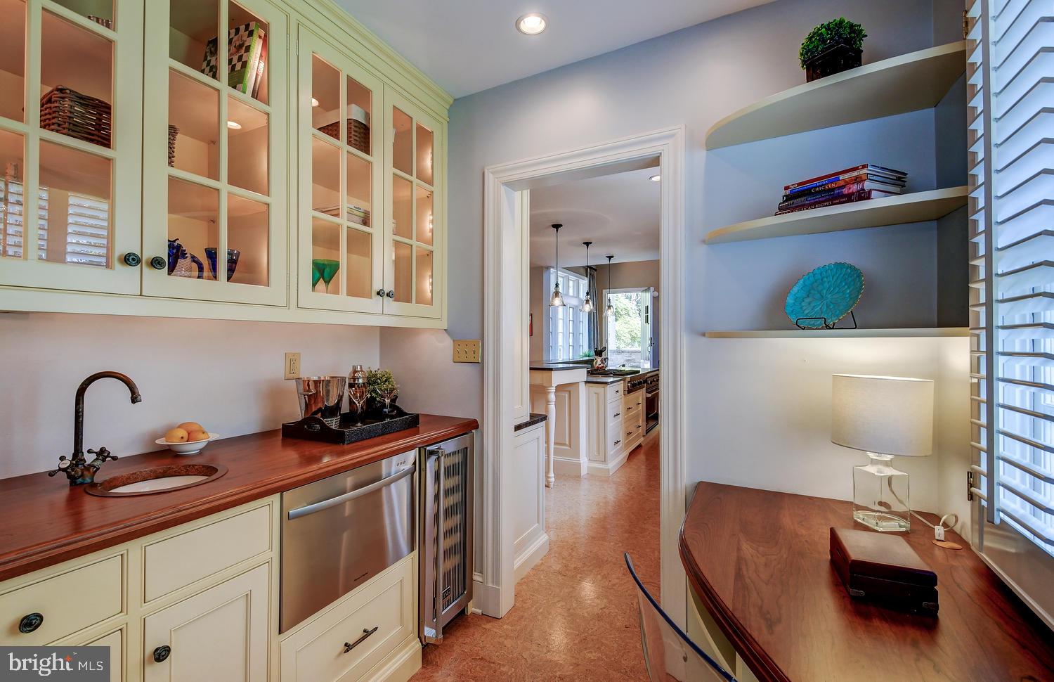 212 Goodale Road Baltimore, MD 21212 - Photo 11 of 39 Wet bar and desk between DR & Kitchen