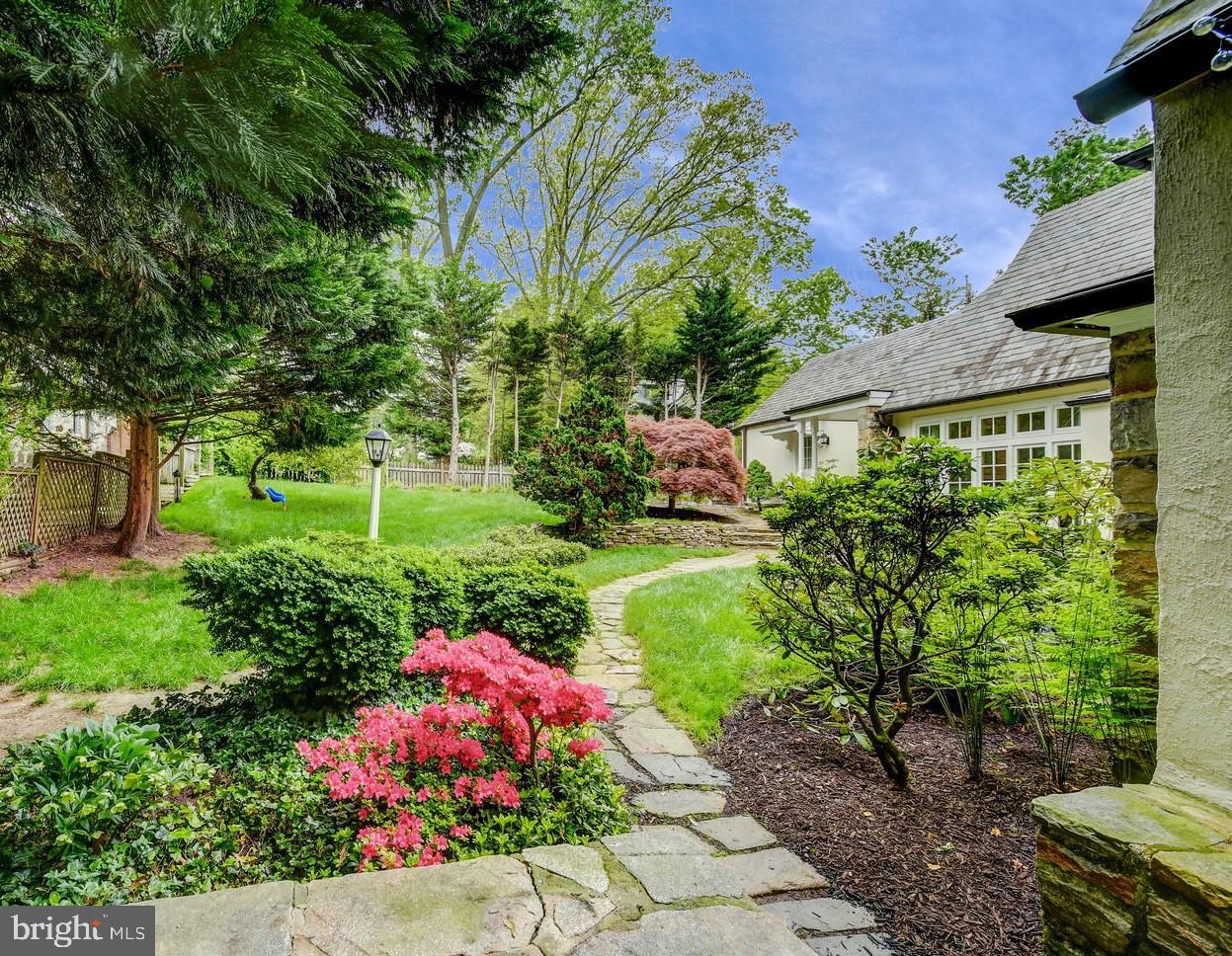 212 Goodale Road Baltimore, MD 21212 - Photo 28 of 39 Beautiful gardens and play spaces