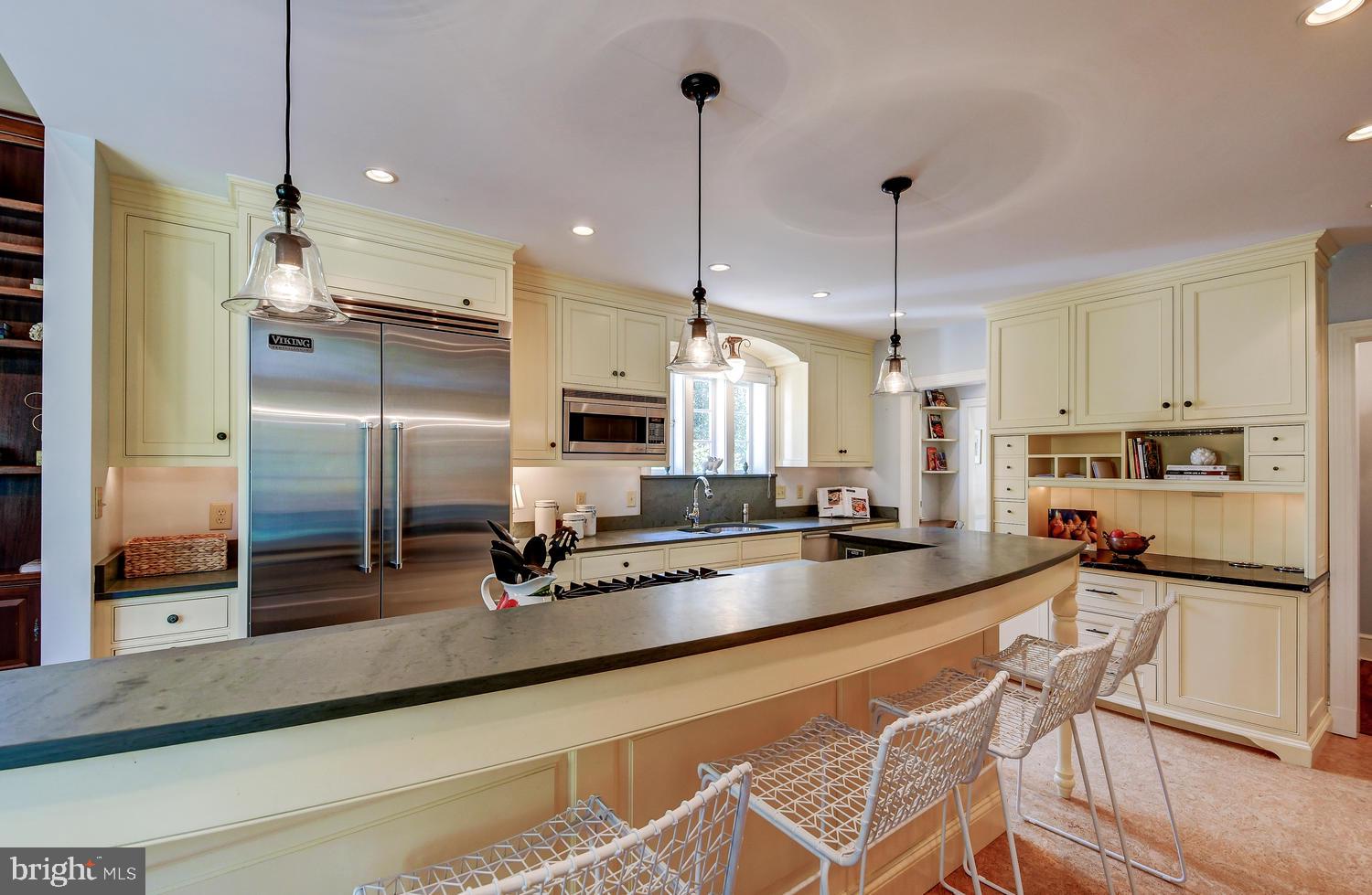 212 Goodale Road Baltimore, MD 21212 - Photo 9 of 39 Custom designed cabinets & counters