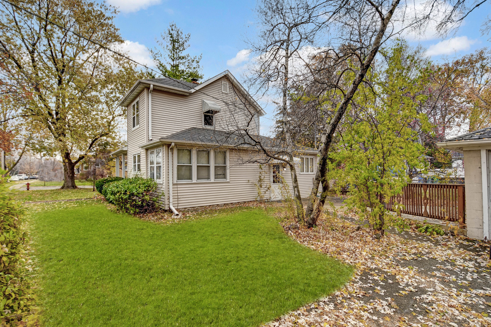 1000 Oneida Street Joliet, IL 60435 - Photo 17 of 21 a front view of a house with garden
